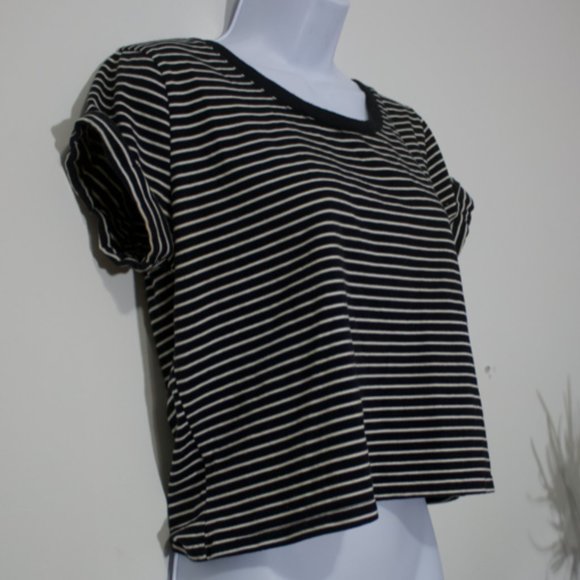Black & White Stripes Crop-Tee - Picture 4 of 4